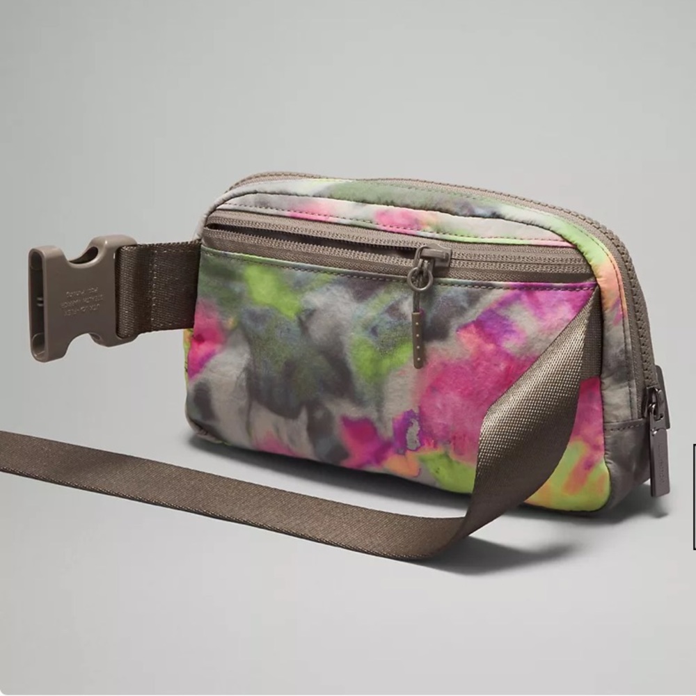 NEW Lululemon tie dye everywhere belt bag - Picture 4 of 14